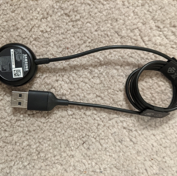 Samsung Galaxy Watch Active2- w/charger - Picture 5 of 8